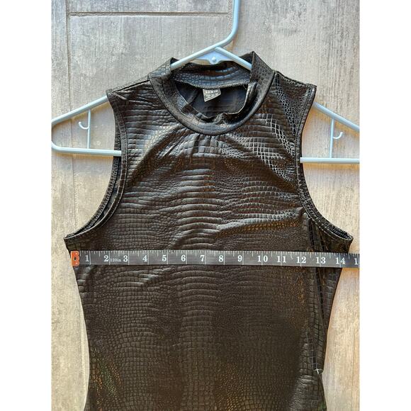 Black Crocodile Embossed Tank Sleeveless Stretch Sexy Bodysuit NEW Mock Neck M 6 - Picture 7 of 10